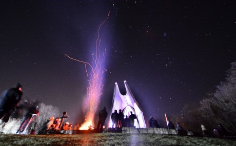 Emléktűz-gyújtással tisztelegtek az urivi áttörés 77. évfordulóján a Mészeg-hegyen